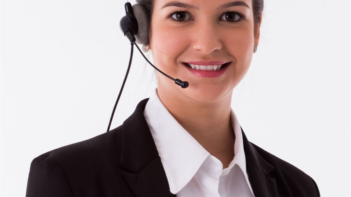 Secrétaire en tailleur avec casque