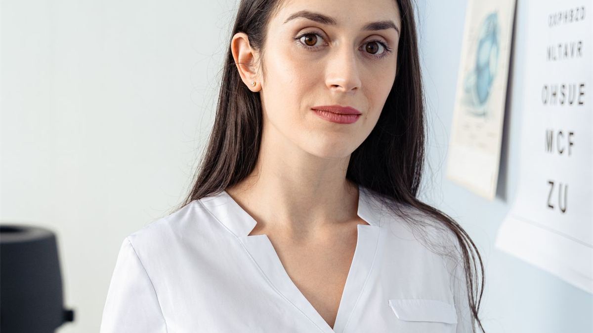 Professionnelle de santé dans une clinique